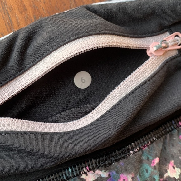 LULULEMON Multi Color Speed Up Shorts Size 6 - Picture 3 of 8